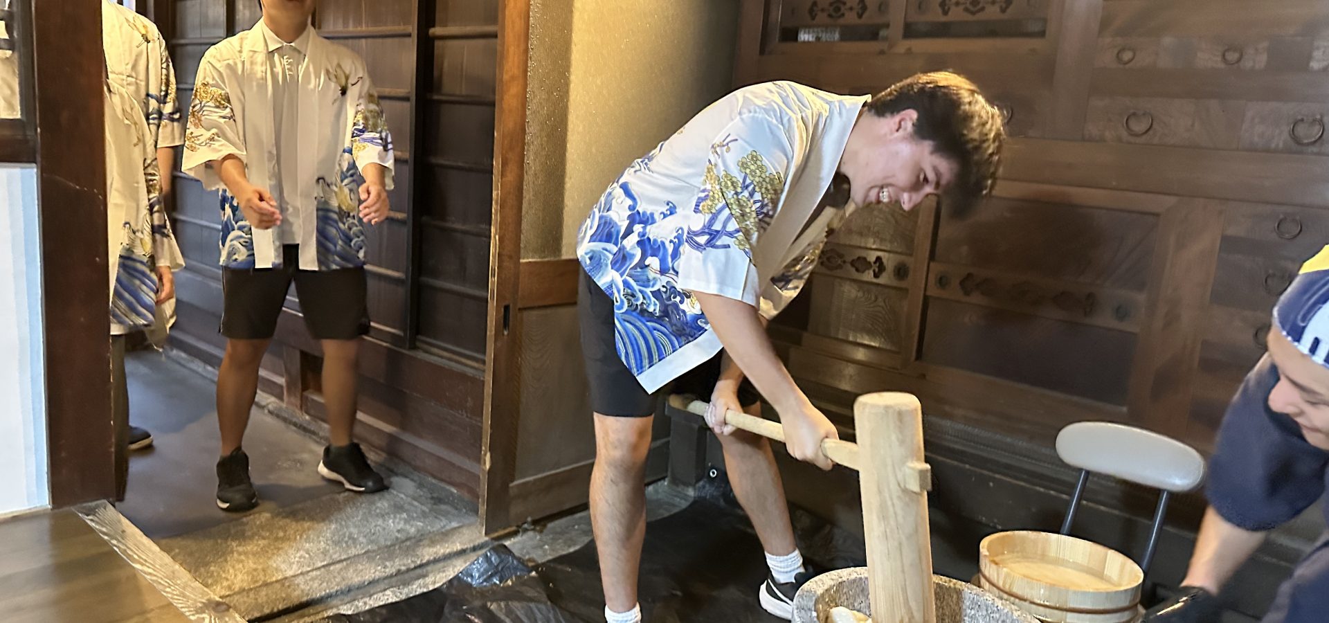 Kyoto : Mochi-Pounding Experience & Tea Ceremony